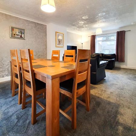 3 Bedroom House Amazon M90 Dunfermline Edinburgh Bagian luar foto