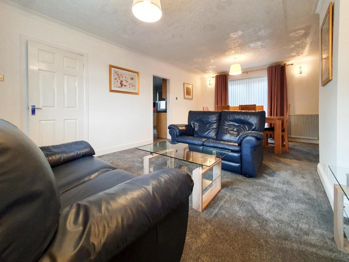 3 Bedroom House Amazon M90 Dunfermline Edinburgh Bagian luar foto