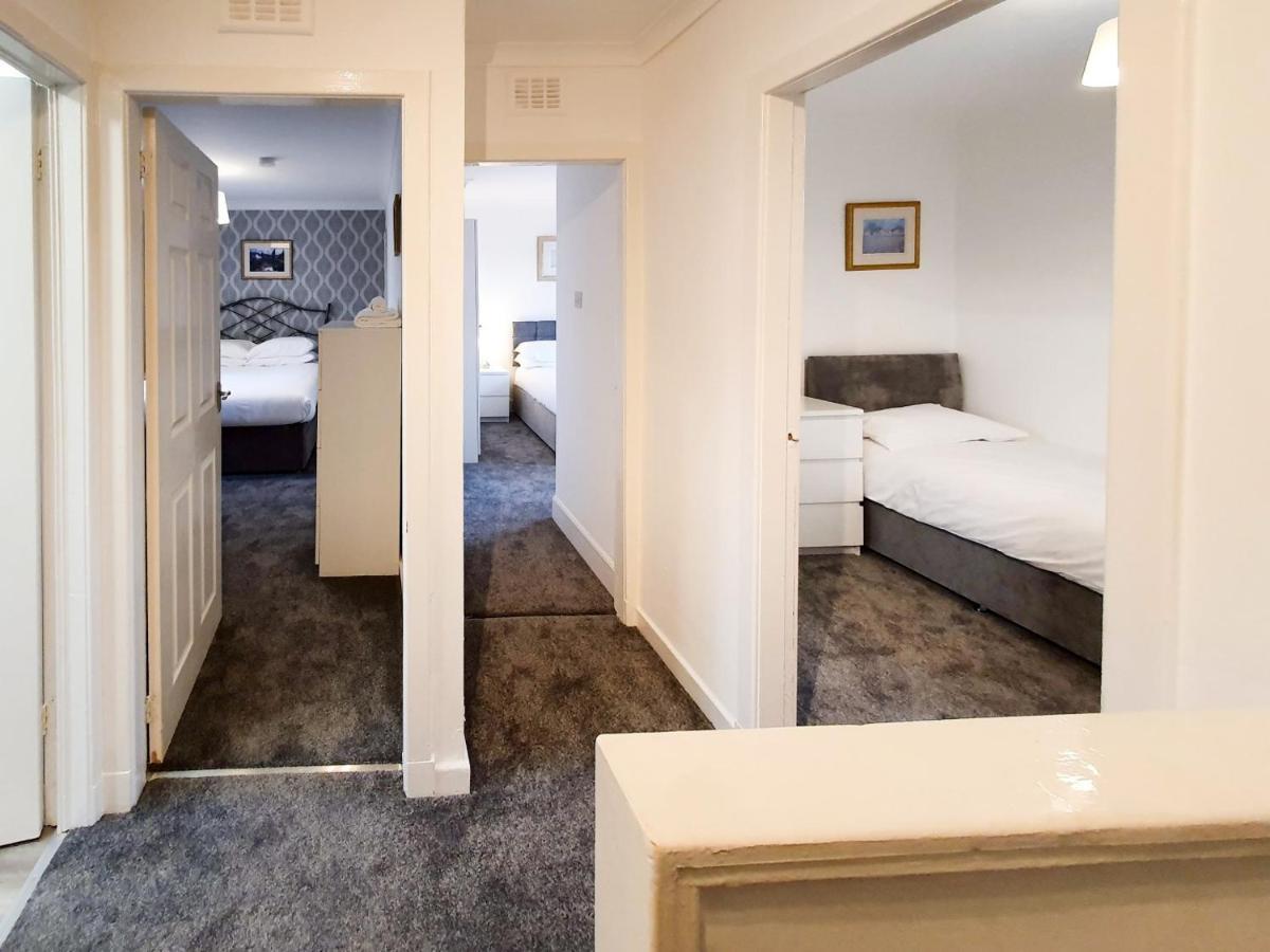 3 Bedroom House Amazon M90 Dunfermline Edinburgh Bagian luar foto