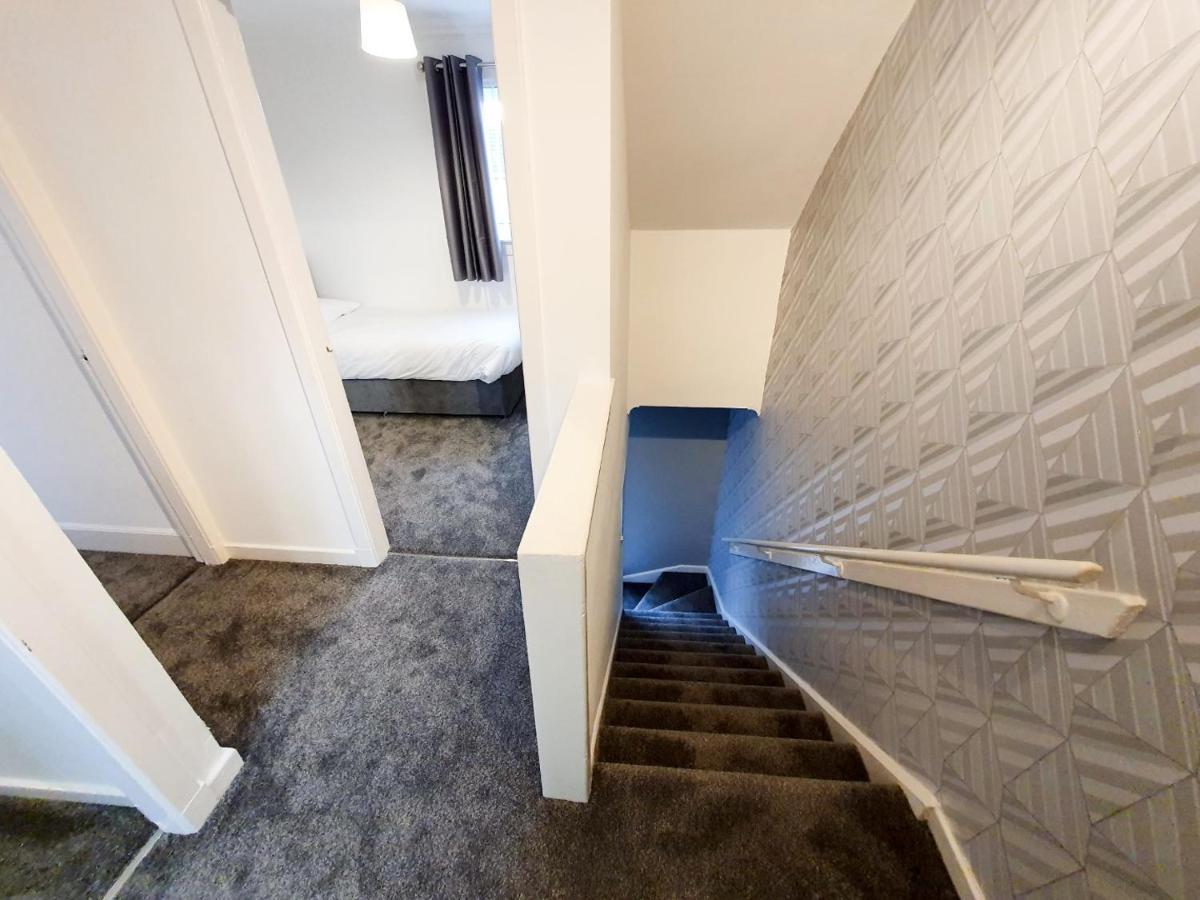 3 Bedroom House Amazon M90 Dunfermline Edinburgh Bagian luar foto